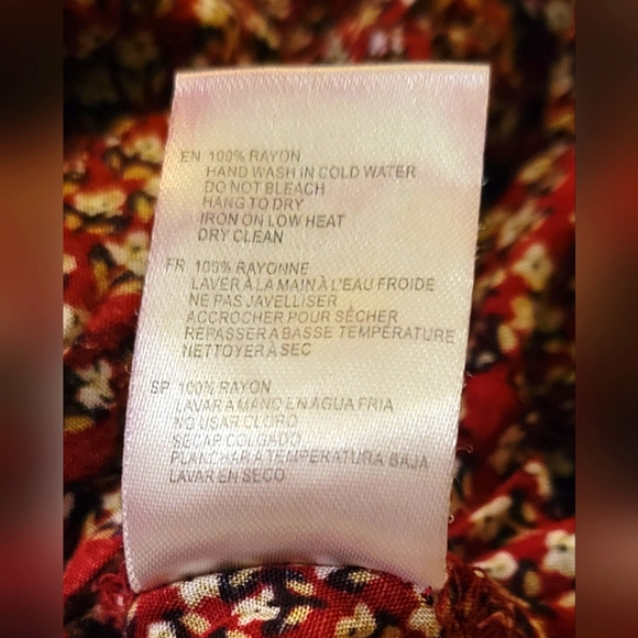 Fresh summer short XS dark red with small flower print - Picture 3 of 3